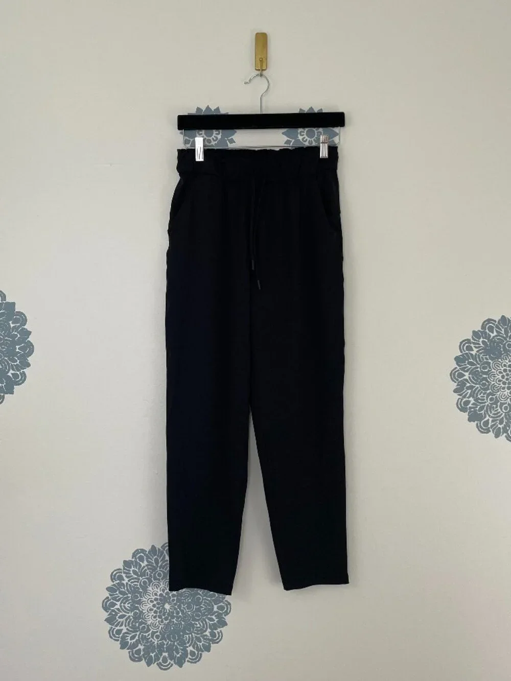 Lululemon Keep Moving 7/8 High-Rise Pants in Black Size 6